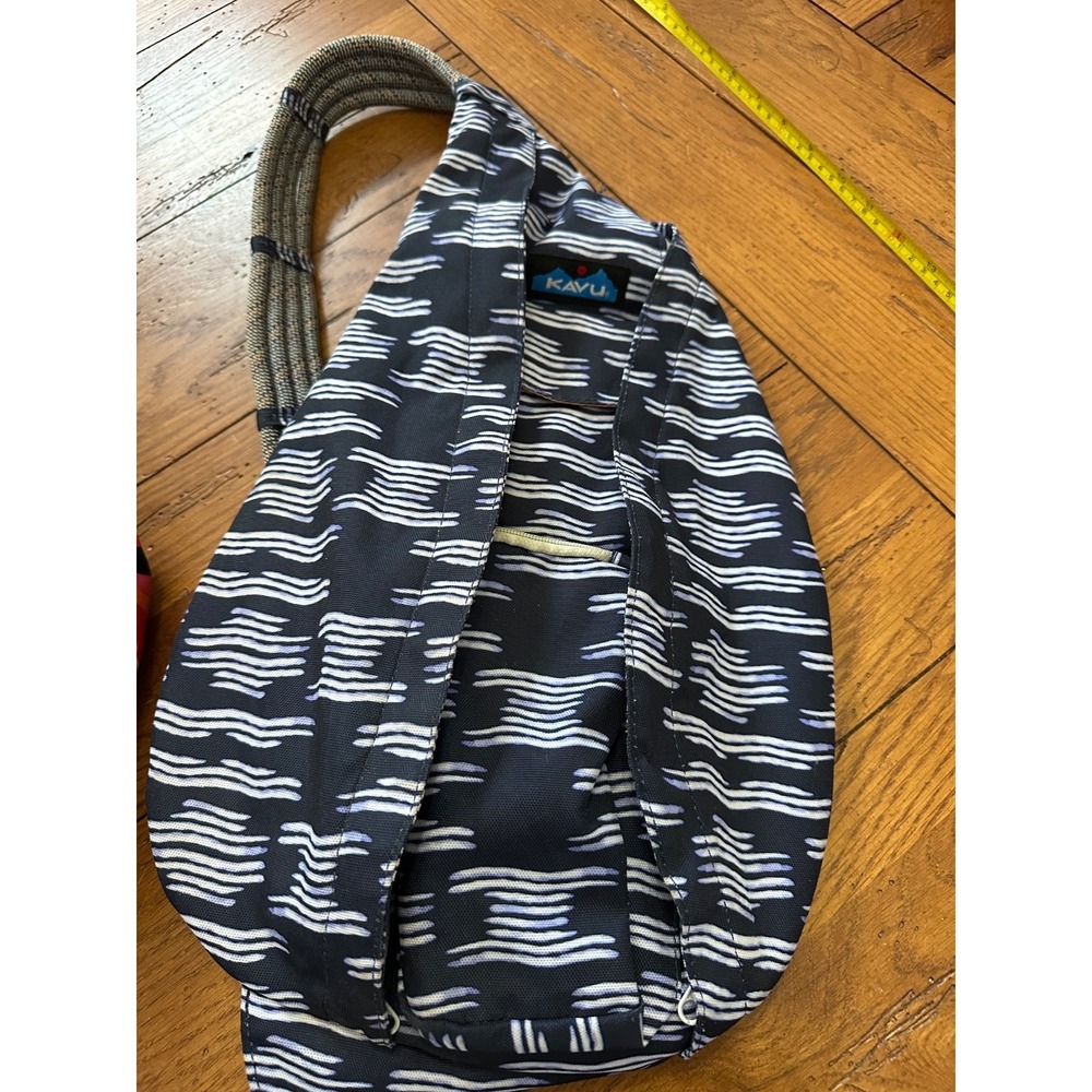 kavu sling back pack blue with‎ stripes
